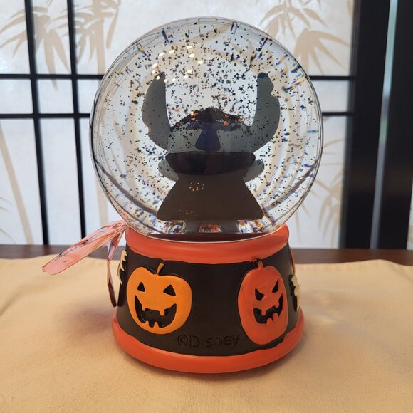 Disney Halloween Vampire Stitch Musical Snow Globe - Approx 6.5 inches NWT - Picture 4 of 6